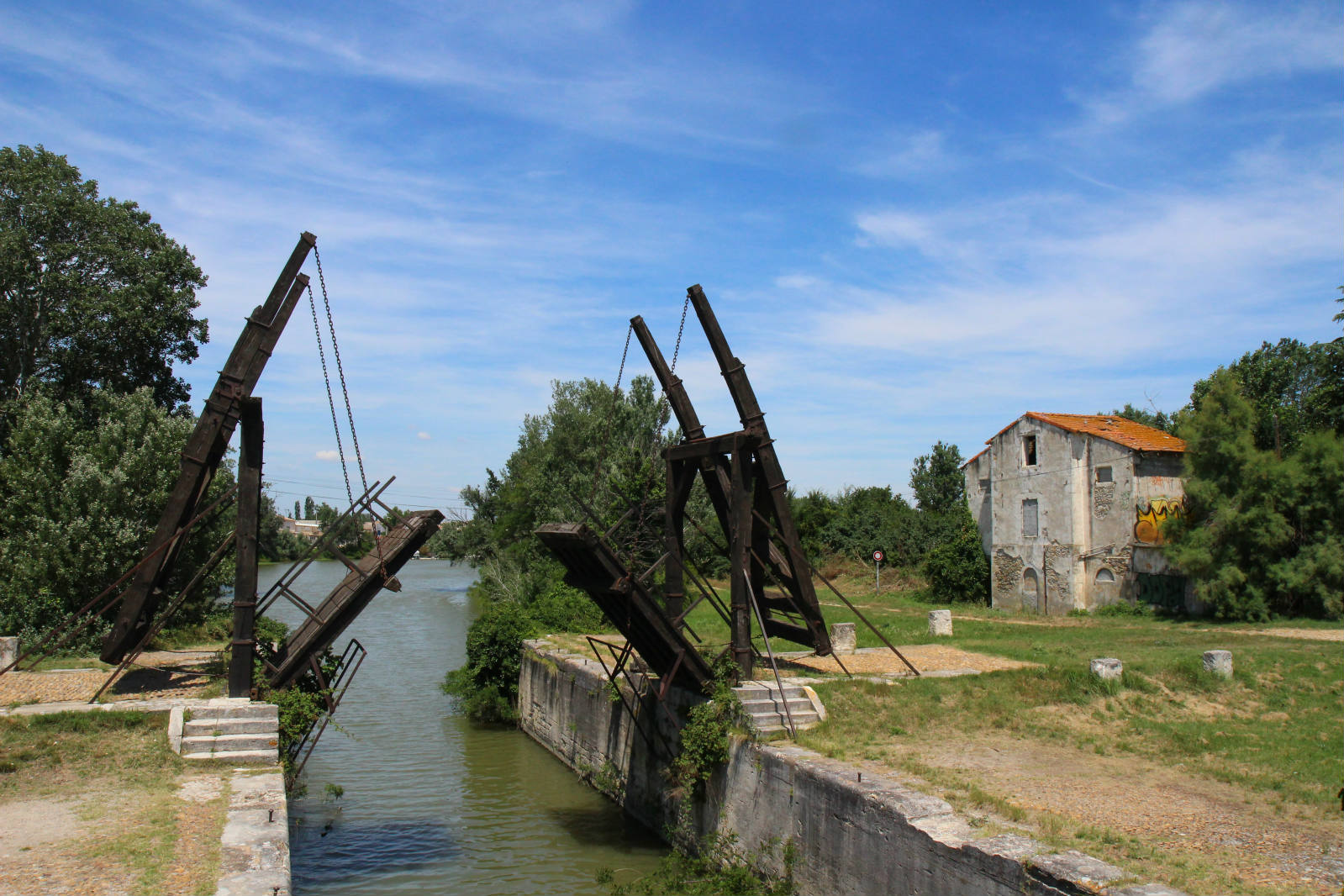 Solve Langlois bridge. jigsaw puzzle online with 176 pieces