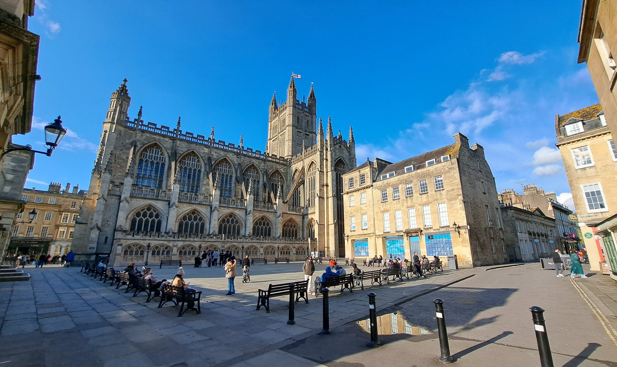 Solve Bath Abbey jigsaw puzzle online with 77 pieces