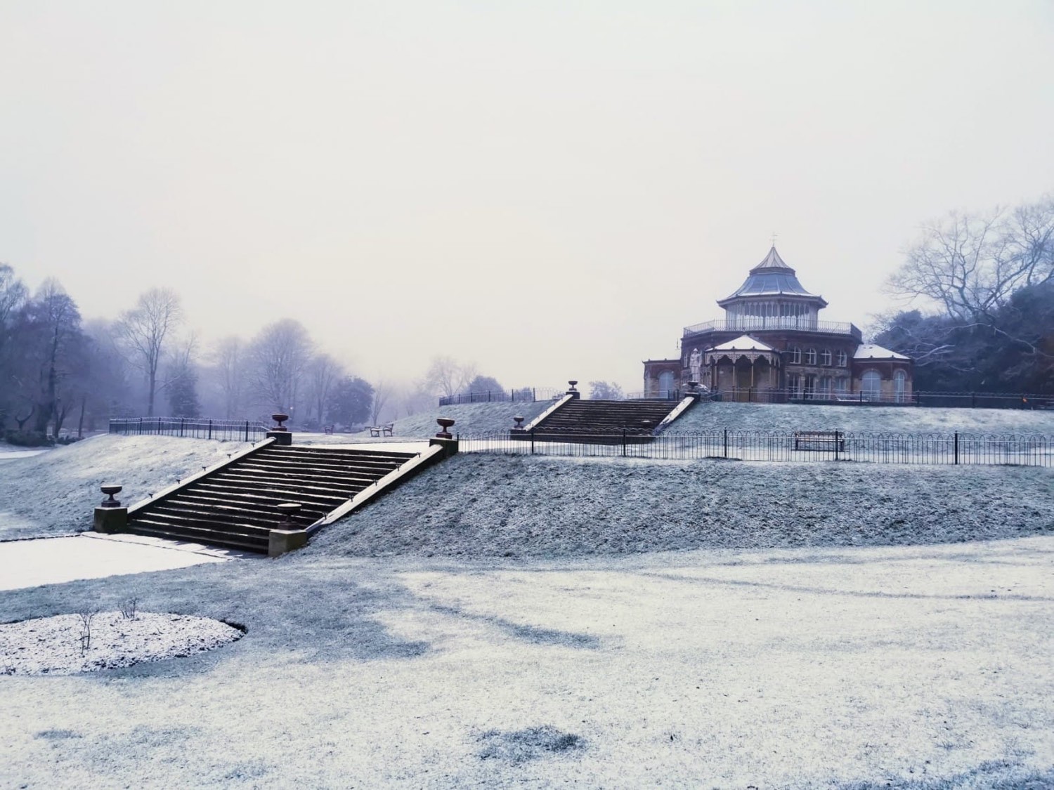 Solve Mesnes Park Wigan jigsaw puzzle online with 48 pieces