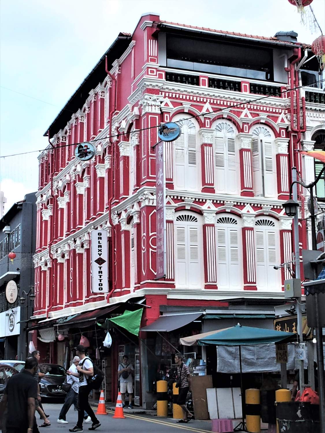 Solve Street in Singapore jigsaw puzzle online with 140 pieces