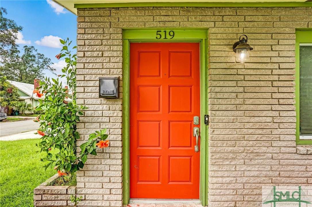 Solve Orange Door. jigsaw puzzle online with 70 pieces