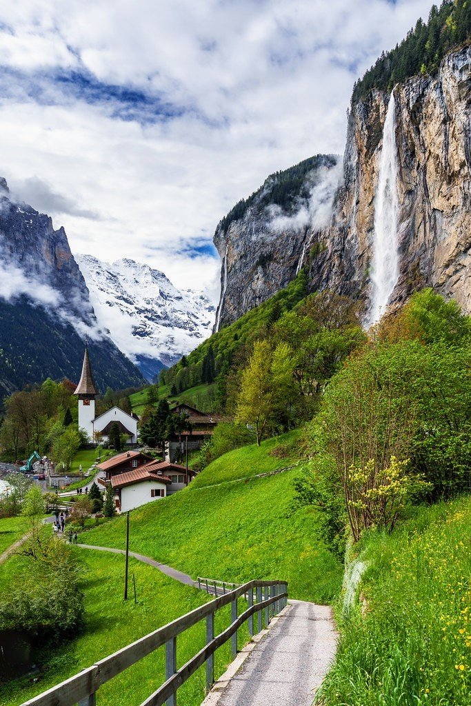 Solve Lauterbrunnen Interlaken, Canton of Bern, Switzerland jigsaw