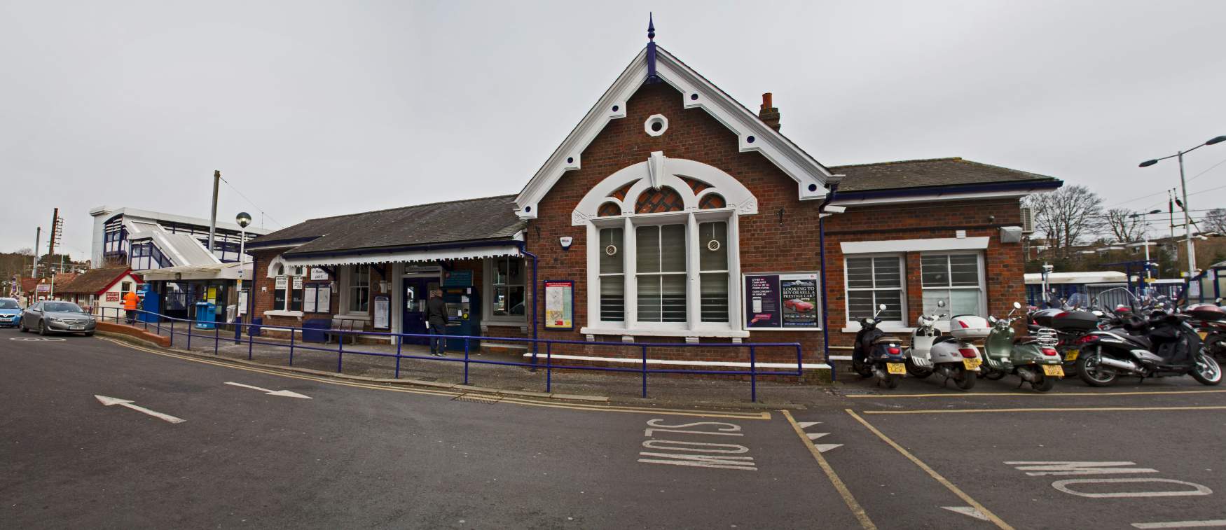 Solve bedpan line 08032016 harpenden station frontage h pan 01 jigsaw puzzle online with 84 pieces