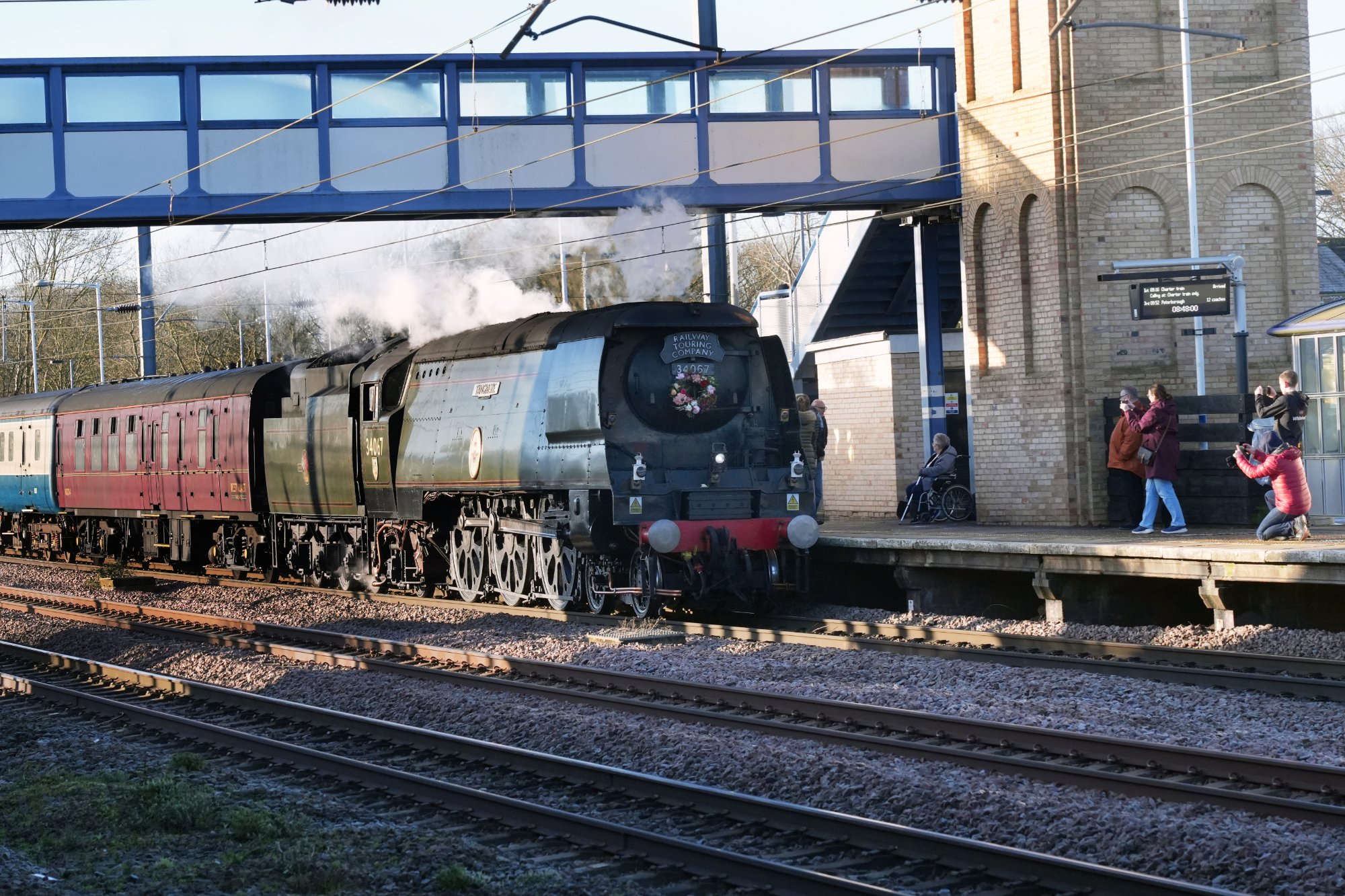 Solve 34067 TANGMERE jigsaw puzzle online with 96 pieces