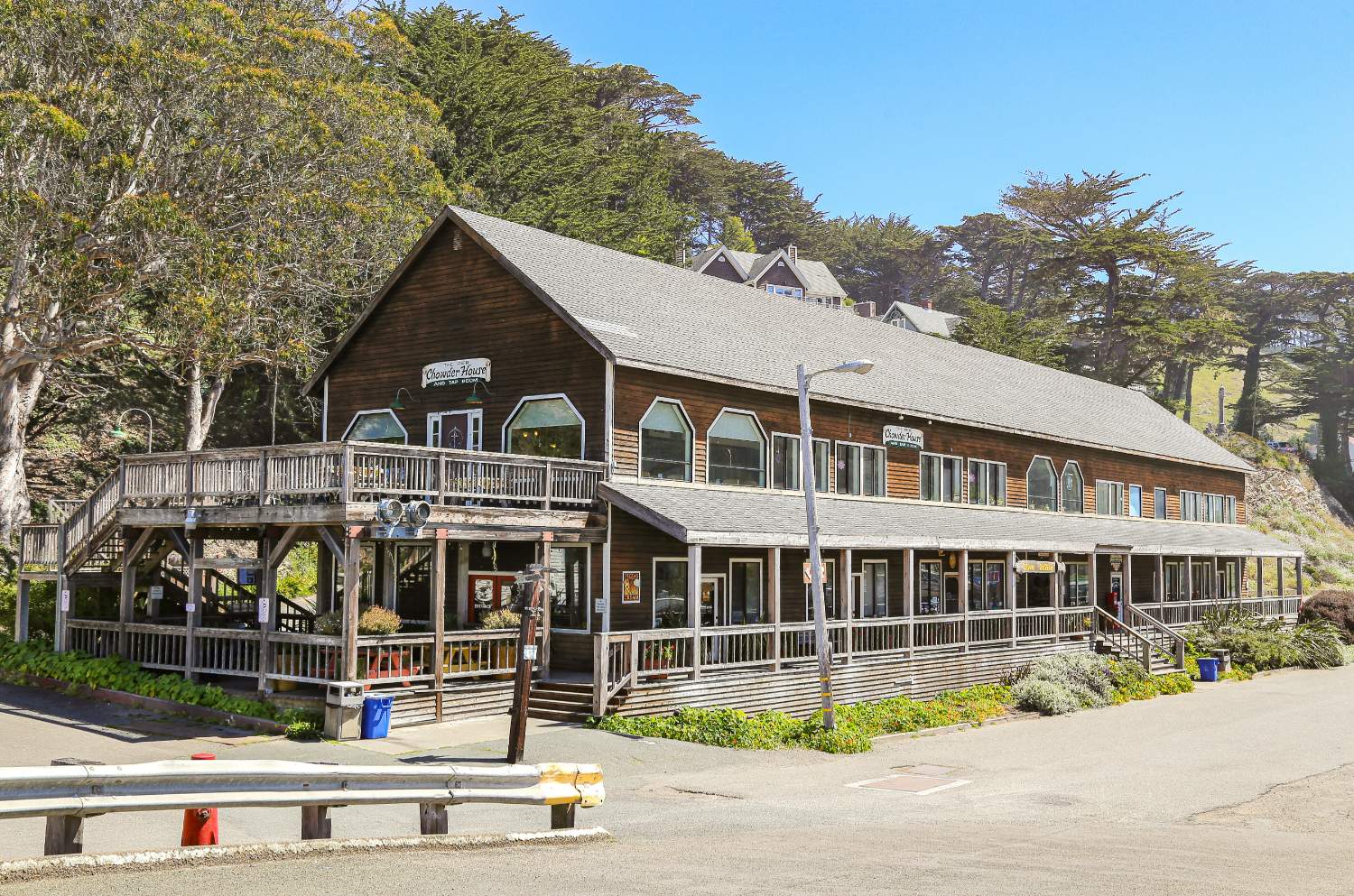 Solve PIER CHOWDER HOUSE AND TAP ROOM jigsaw puzzle online with 96 pieces