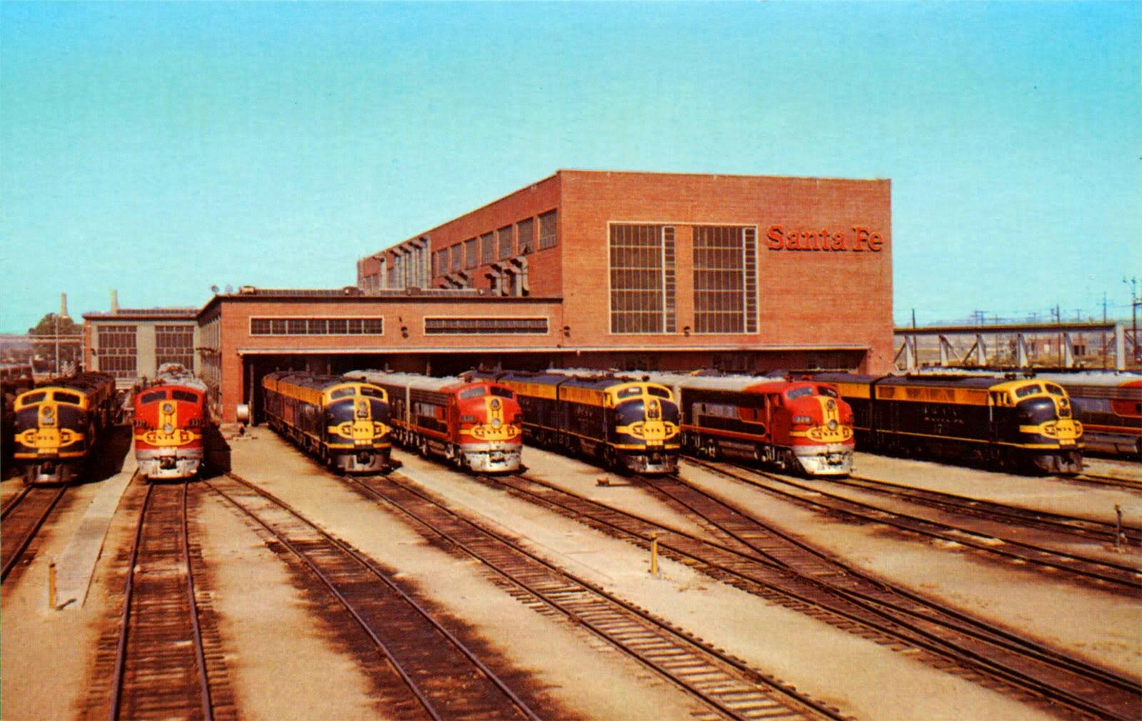 Solve Santa Fe EMD locomotives jigsaw puzzle online with 77 pieces