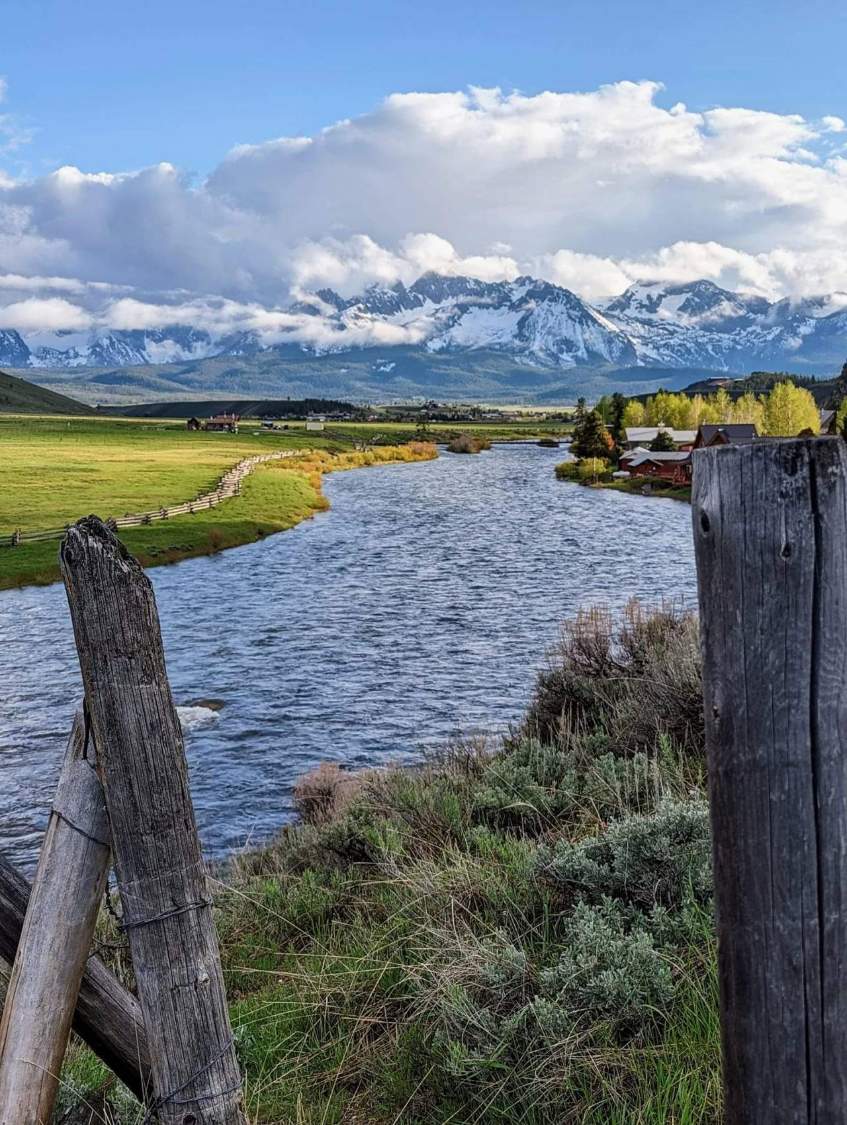 Solve View through fence posts jigsaw puzzle online with 35 pieces