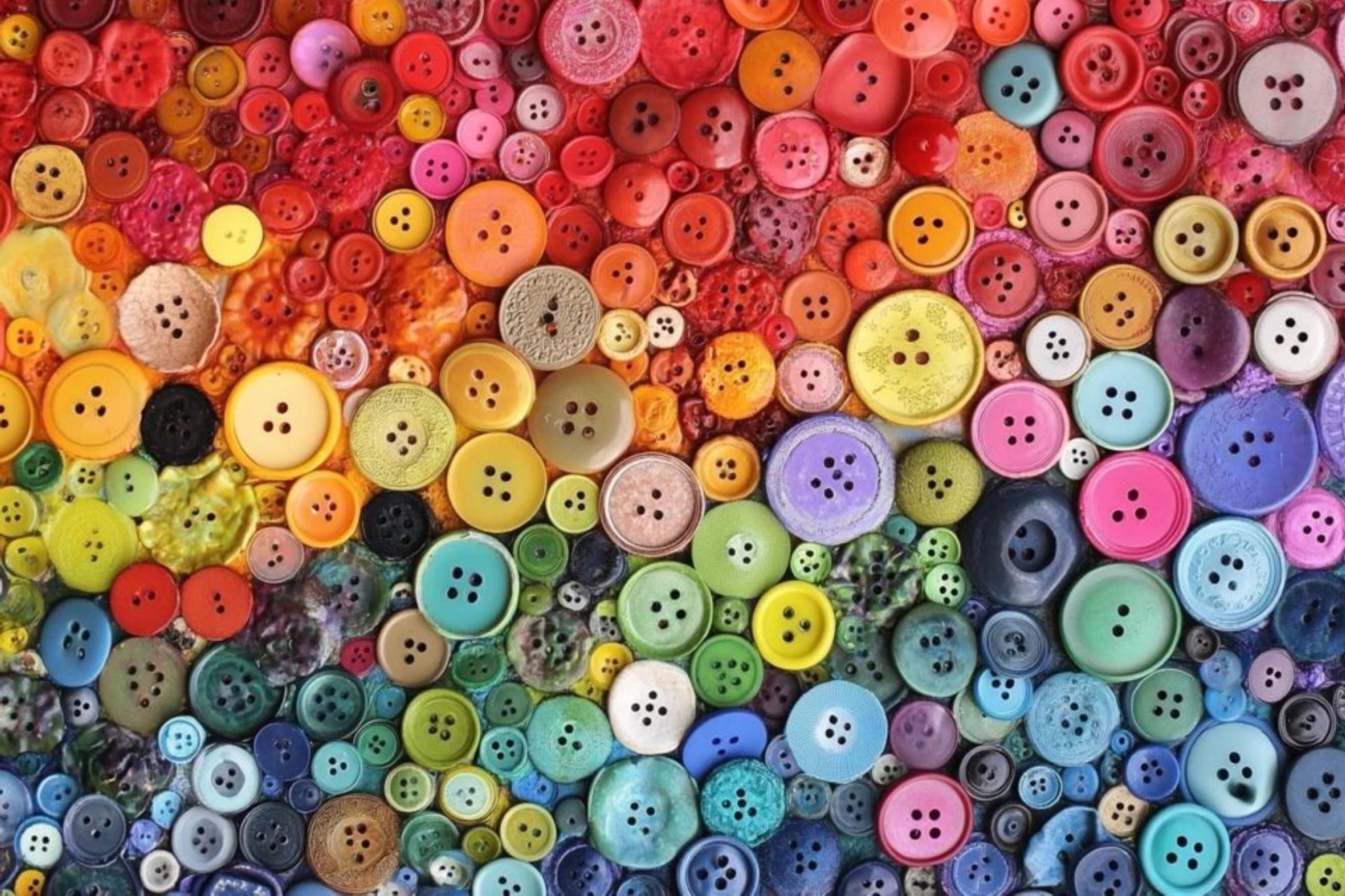 Solve buttons and beads jigsaw puzzle online with 330 pieces