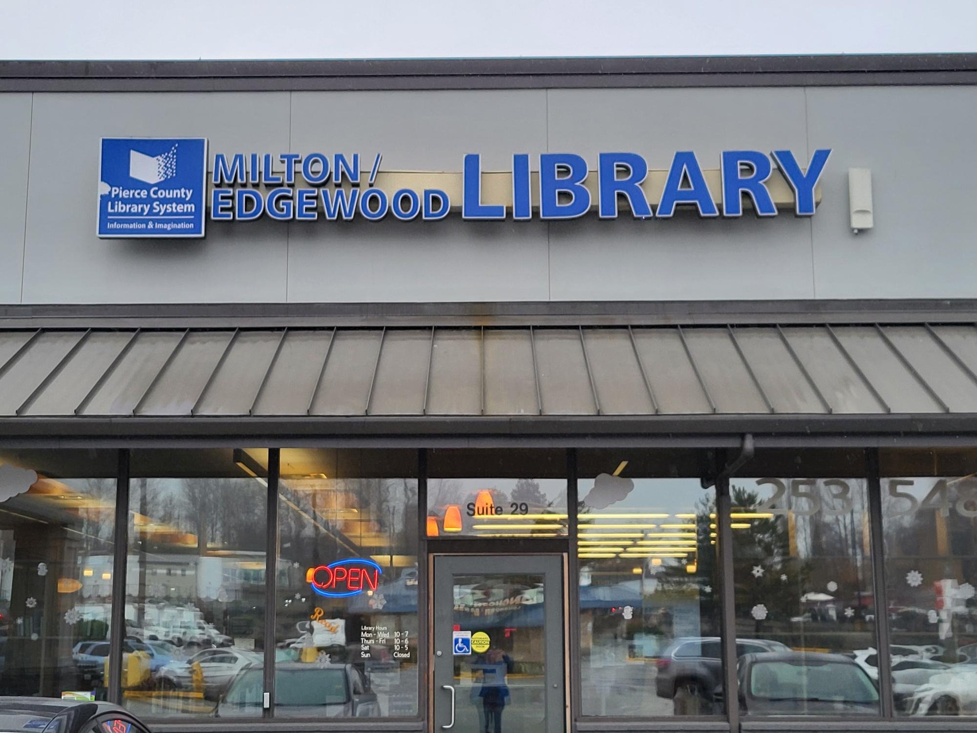 Solve Milton Pierce County Milton Edgewood Library jigsaw puzzle