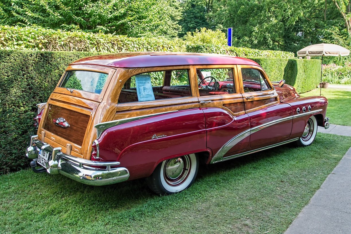 Solve Buick "Super" wagon 1952 jigsaw puzzle online with 216 pieces
