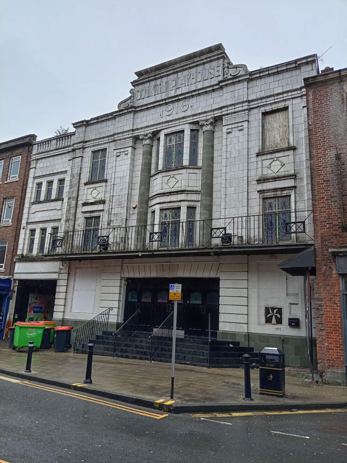 Solve County Playhouse Wigan. jigsaw puzzle online with 154 pieces