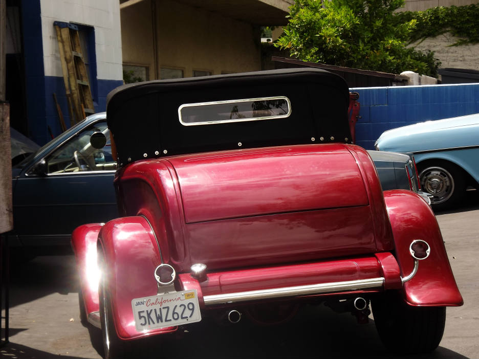 Solve Cool Classic . . . . jigsaw puzzle online with 20 pieces