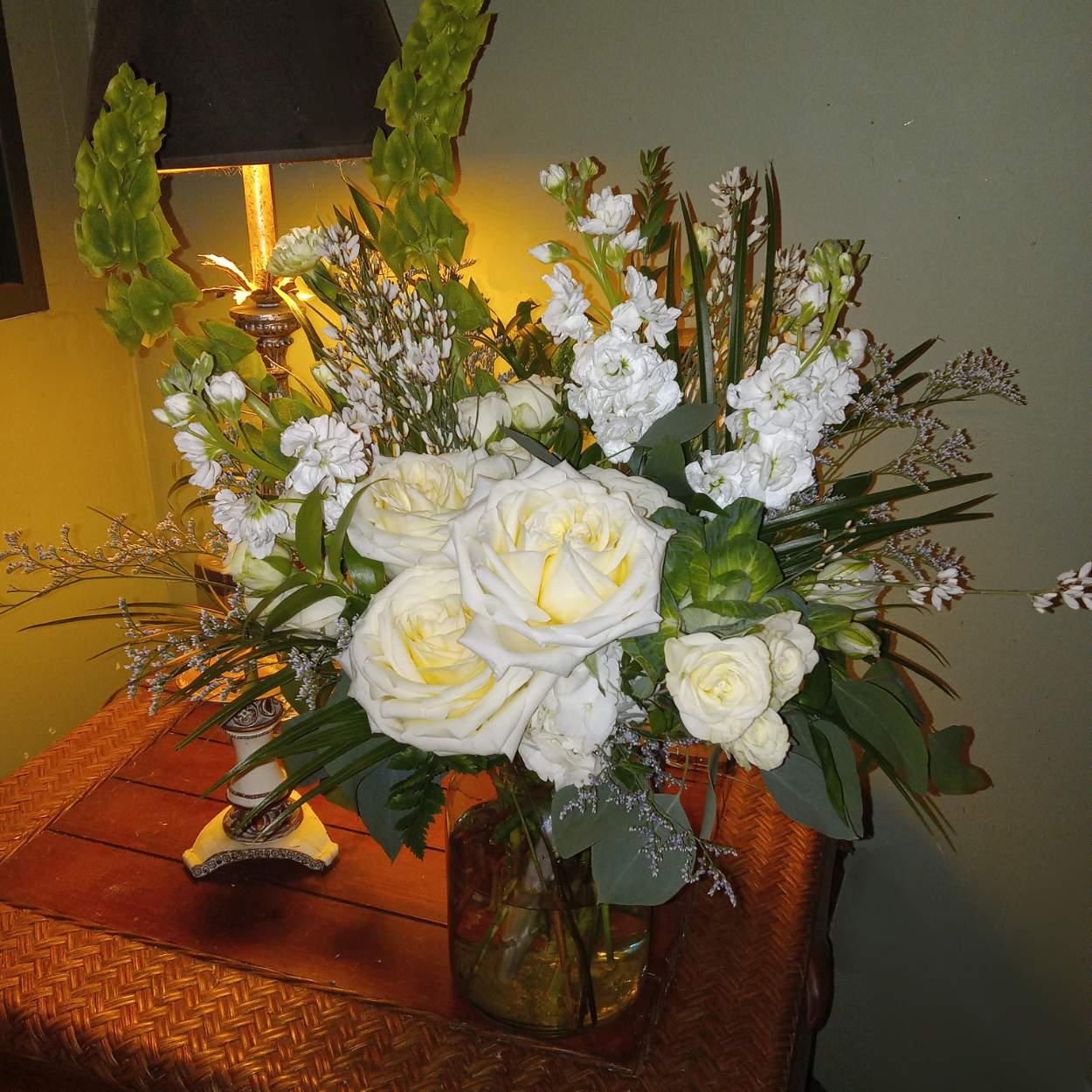 Solve Mom's funeral flowers 2 jigsaw puzzle online with 100 pieces