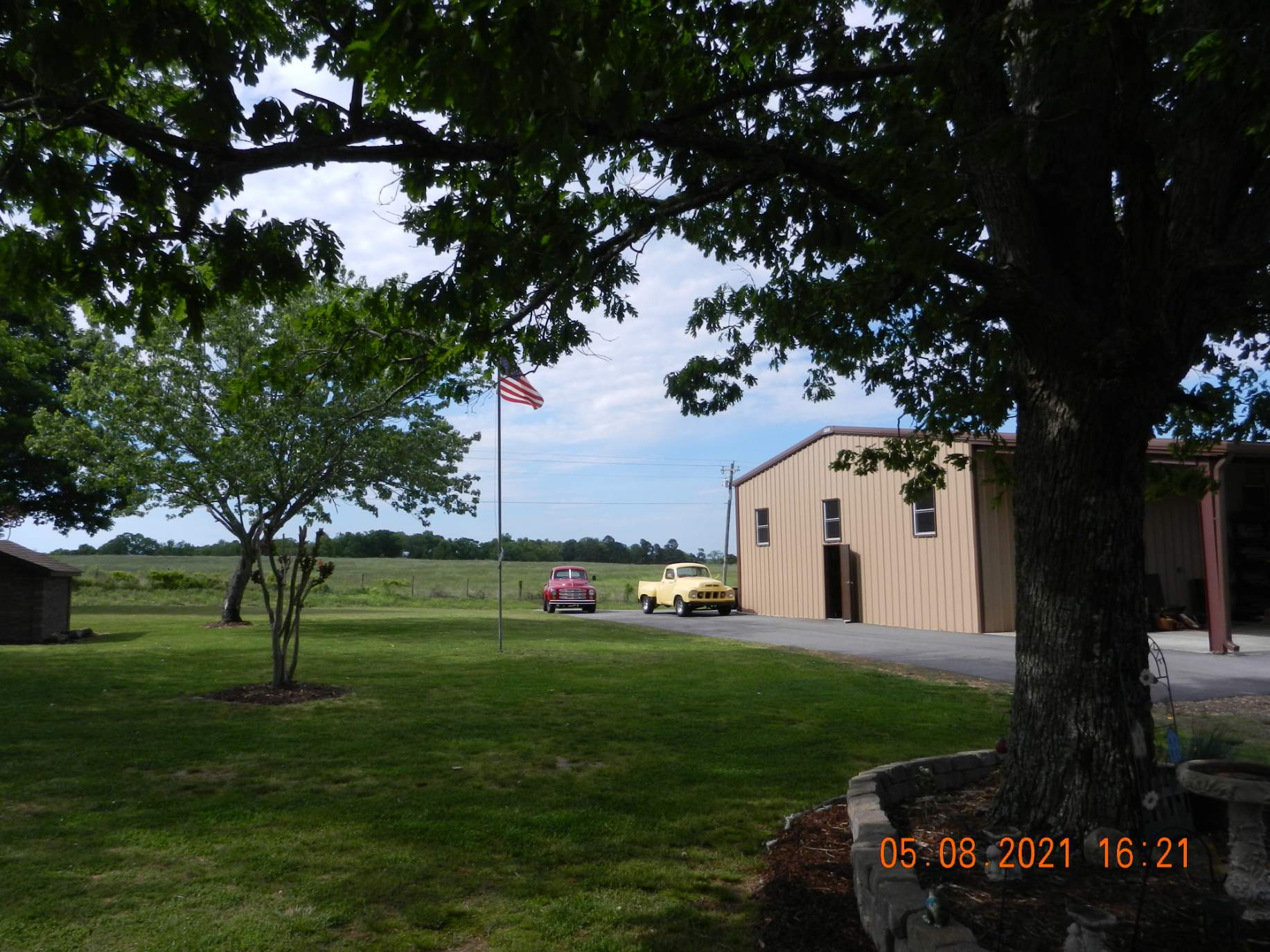 Solve Studebakers at Jerry's place. jigsaw puzzle online with 165 pieces