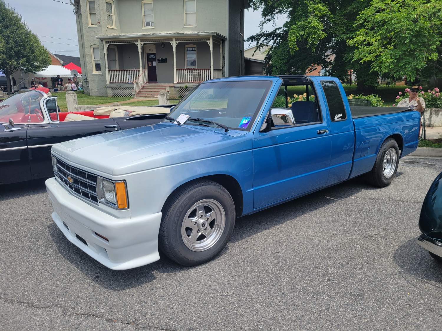 Solve Ranson WV car show 2023 jigsaw puzzle online with 80 pieces