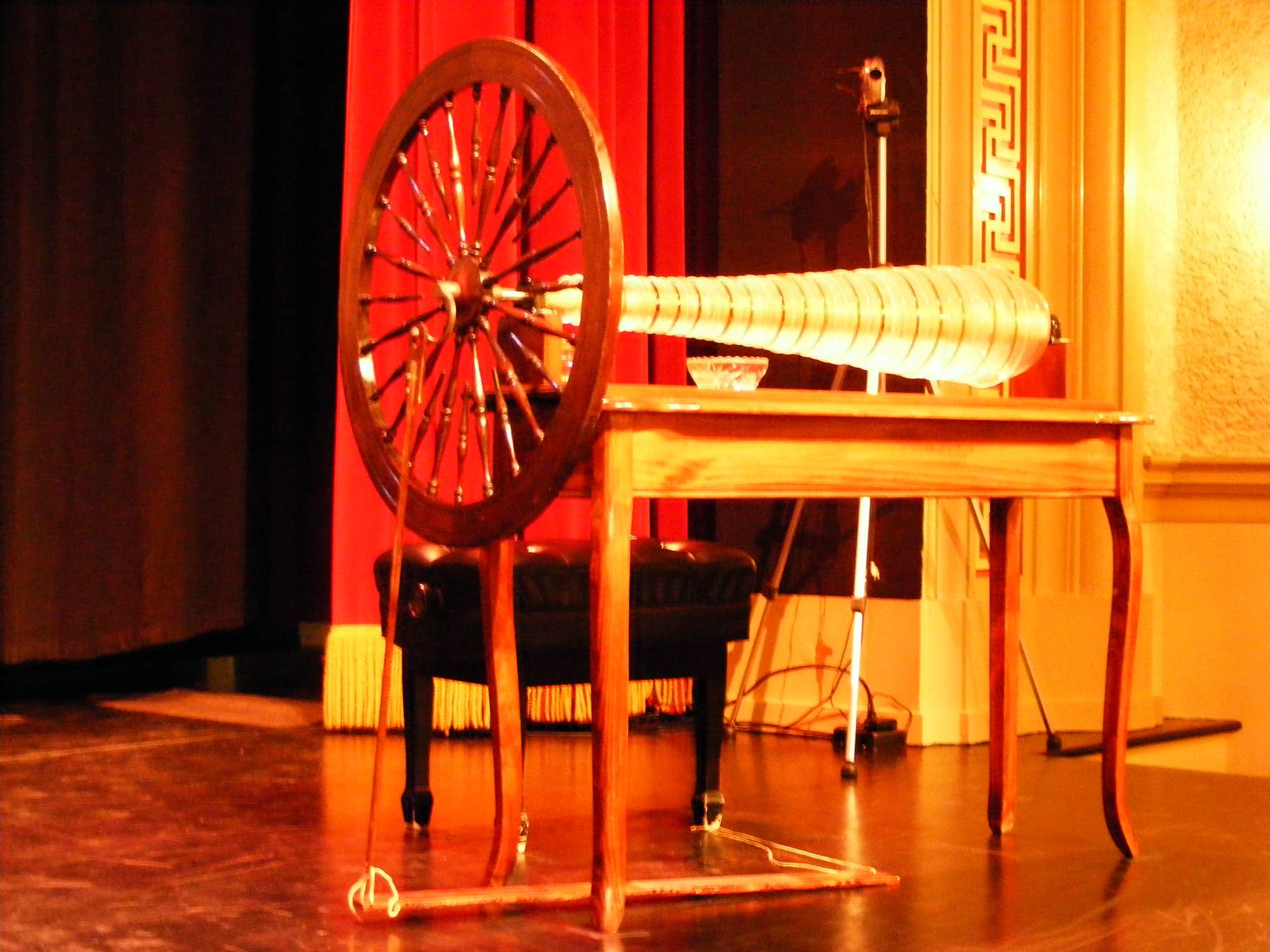 Solve Glass Armonica 2 jigsaw puzzle online with 588 pieces