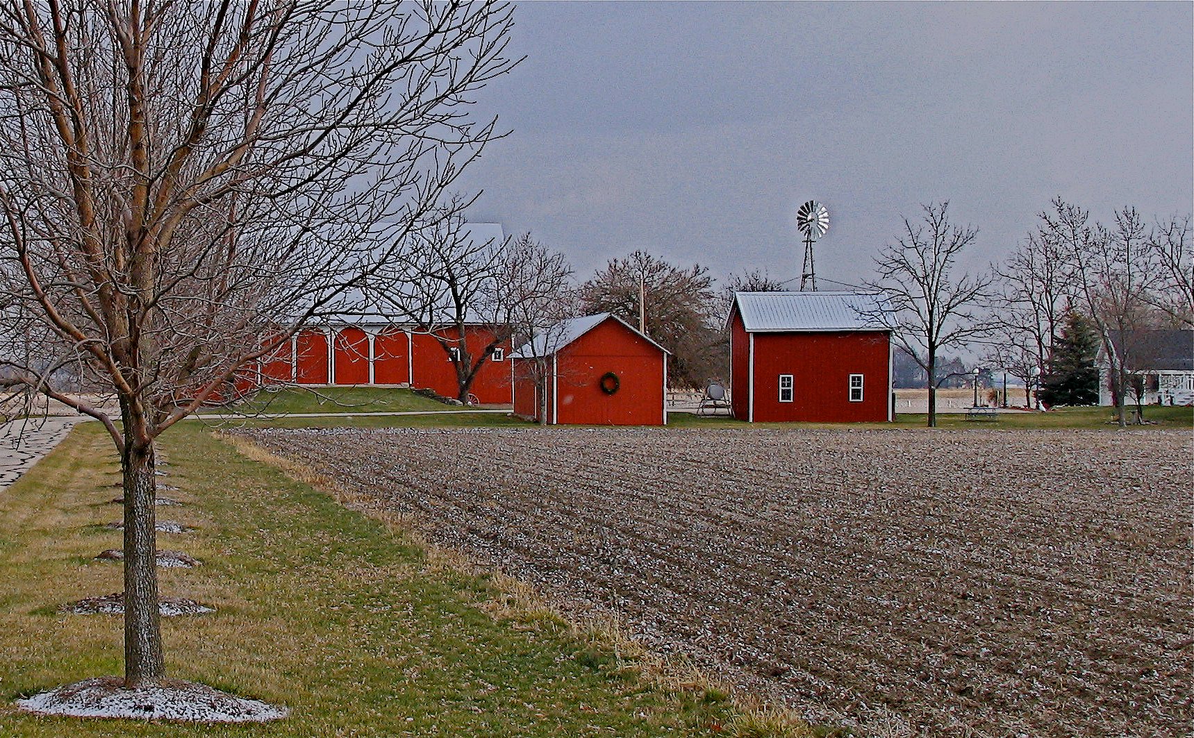 Solve Bank Barn North of Berne, Indiana jigsaw puzzle online with 84 pieces
