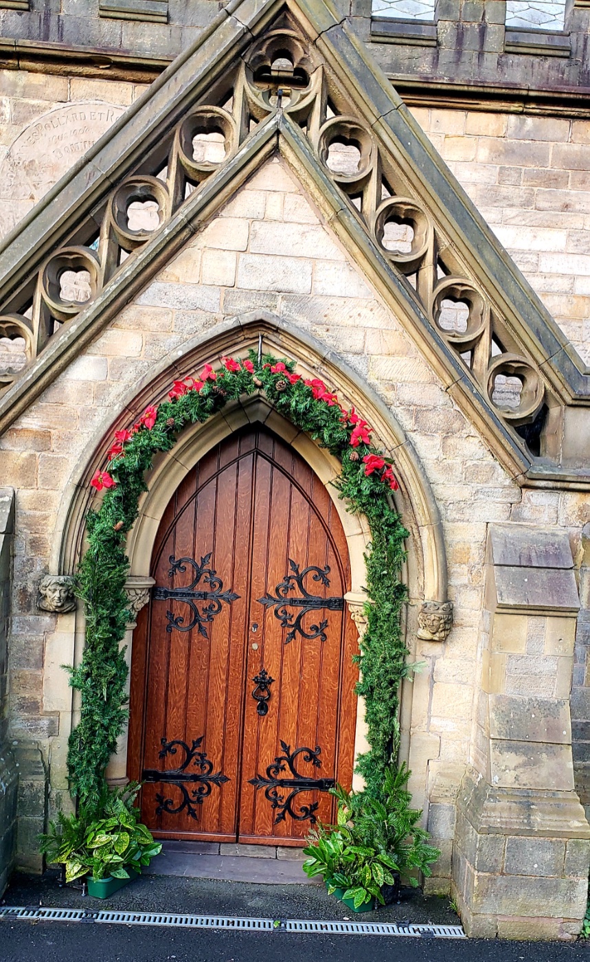 Solve Church arched doorway decorated for Christmas jigsaw puzzle