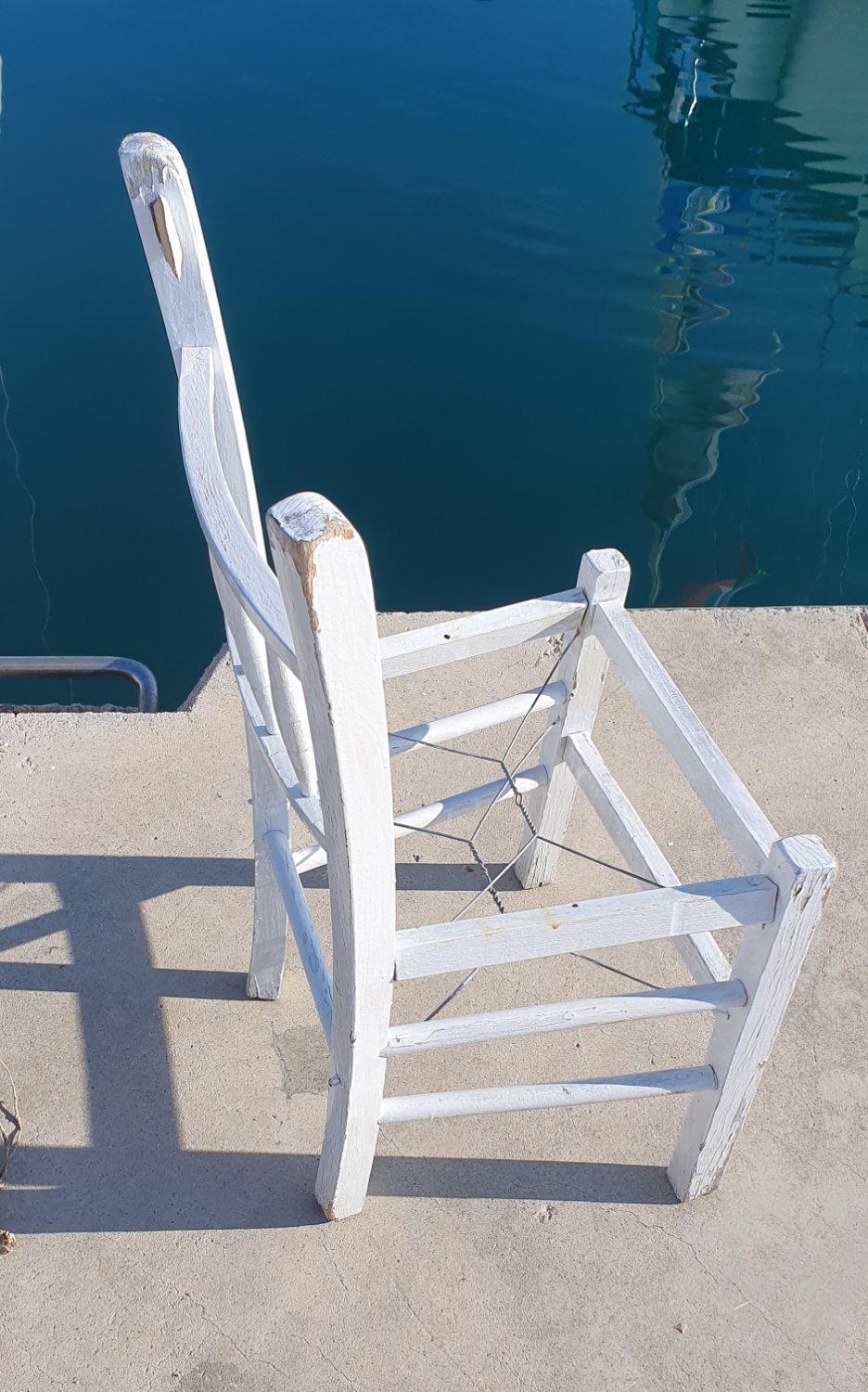 Solve Broken Chair jigsaw puzzle online with 150 pieces