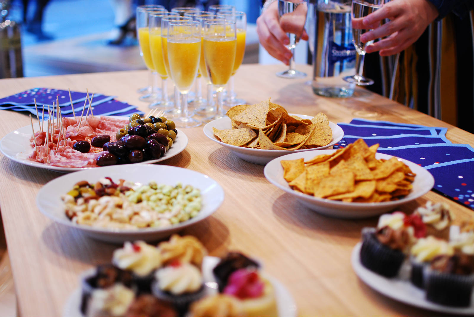 Solve Canapes for the Fabulous Designer jigsaw puzzle online with 425