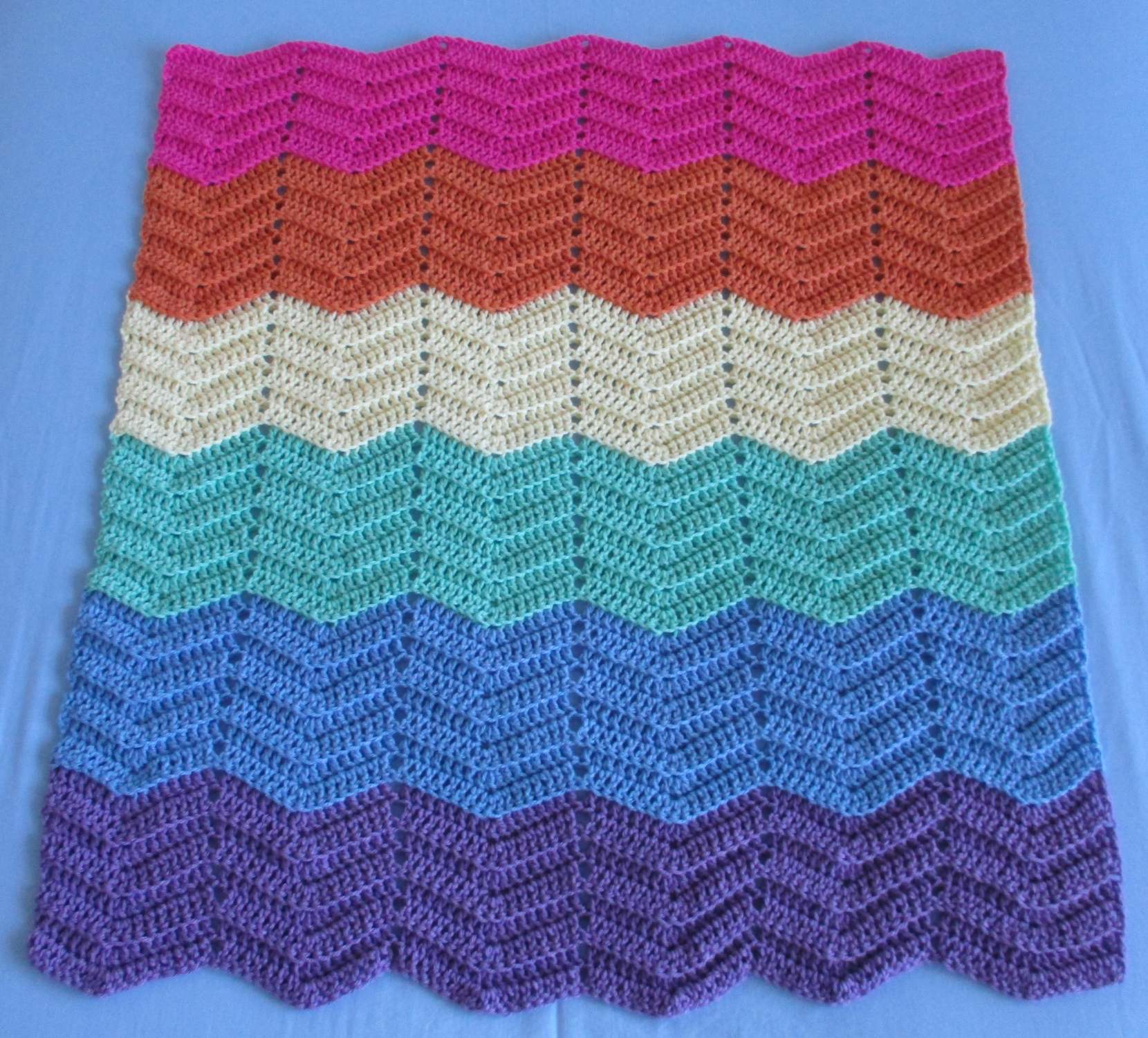 Solve Rainbow ripple lap robe jigsaw puzzle online with 210 pieces