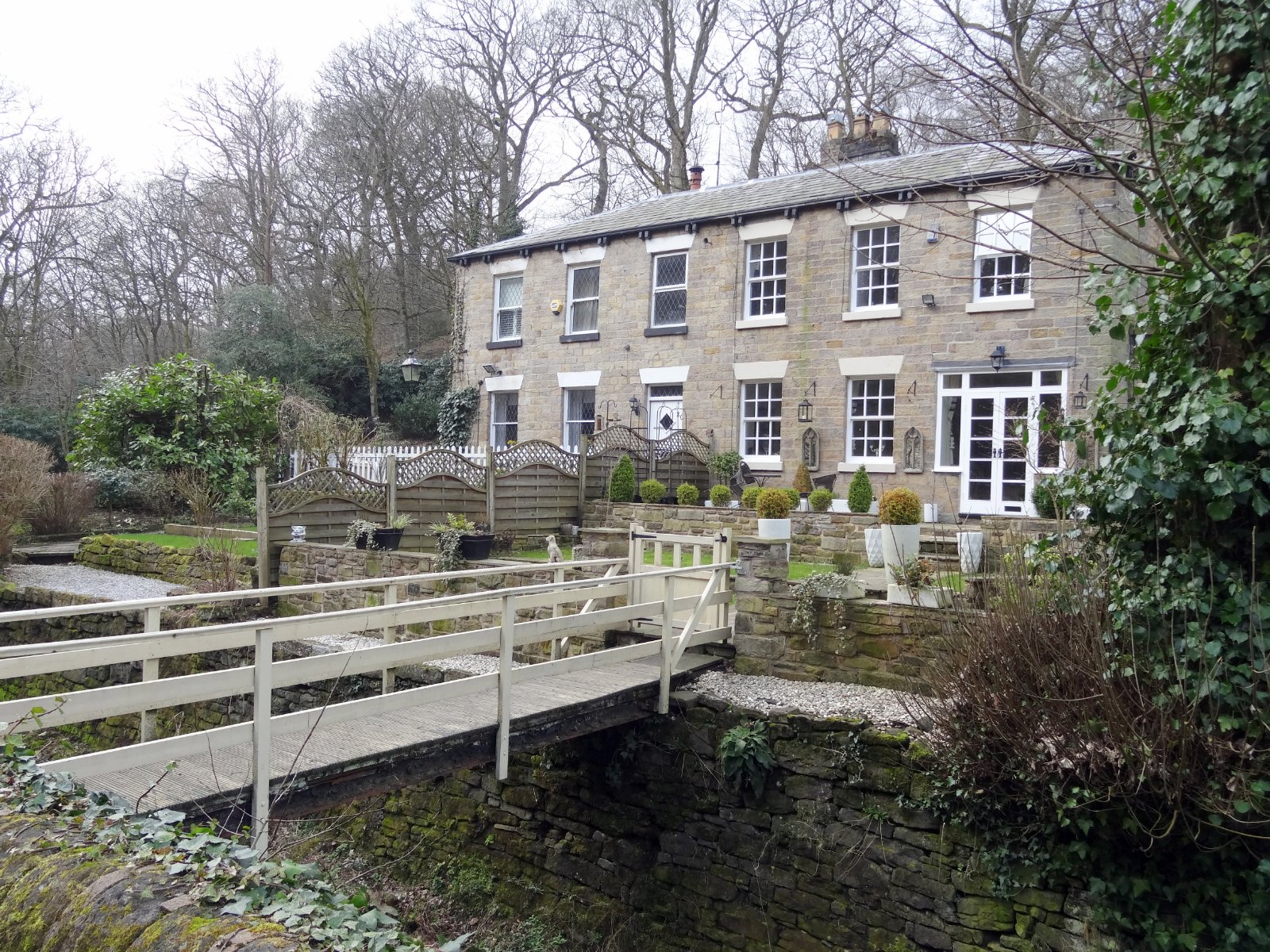 Solve Barrow Bridge, Bolton jigsaw puzzle online with 48 pieces