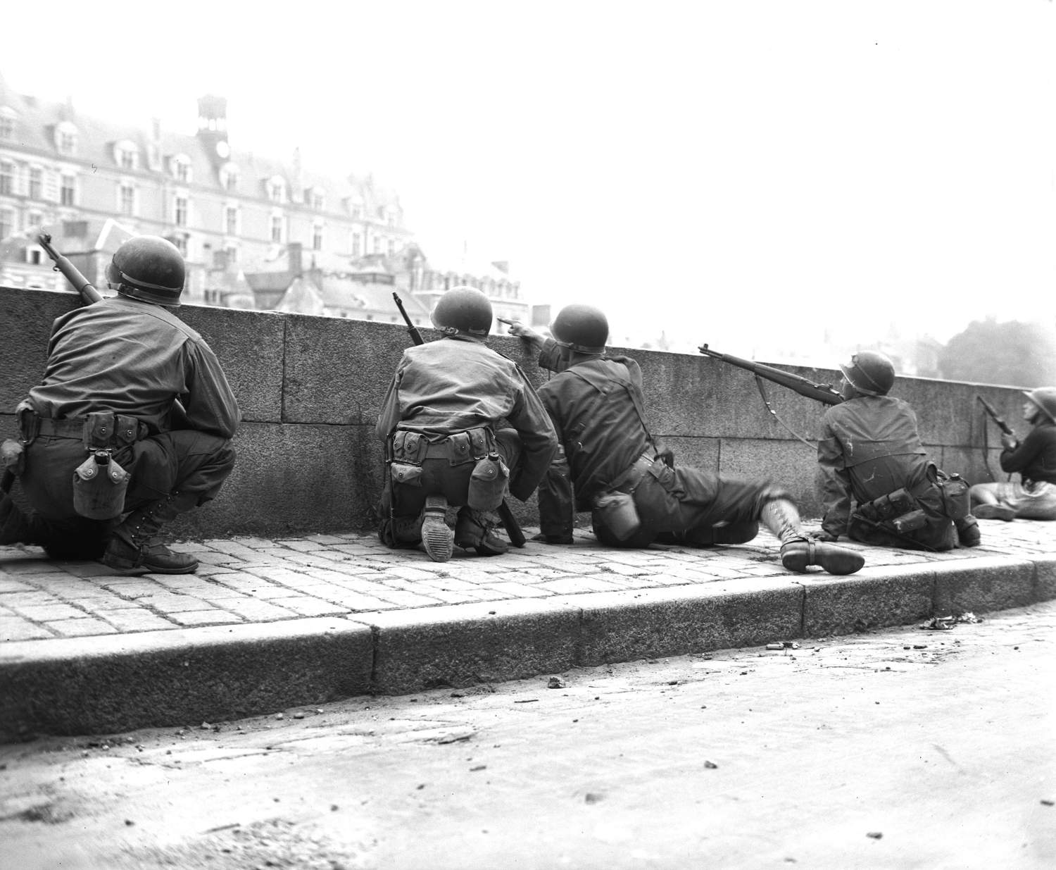 Solve 3945 laval jigsaw puzzle online with 120 pieces