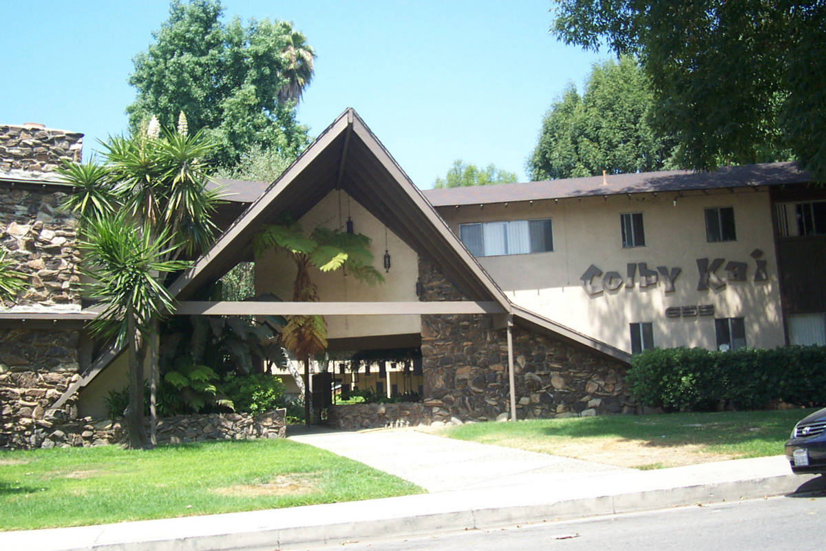 Solve Colby Kai apartments jigsaw puzzle online with 96 pieces