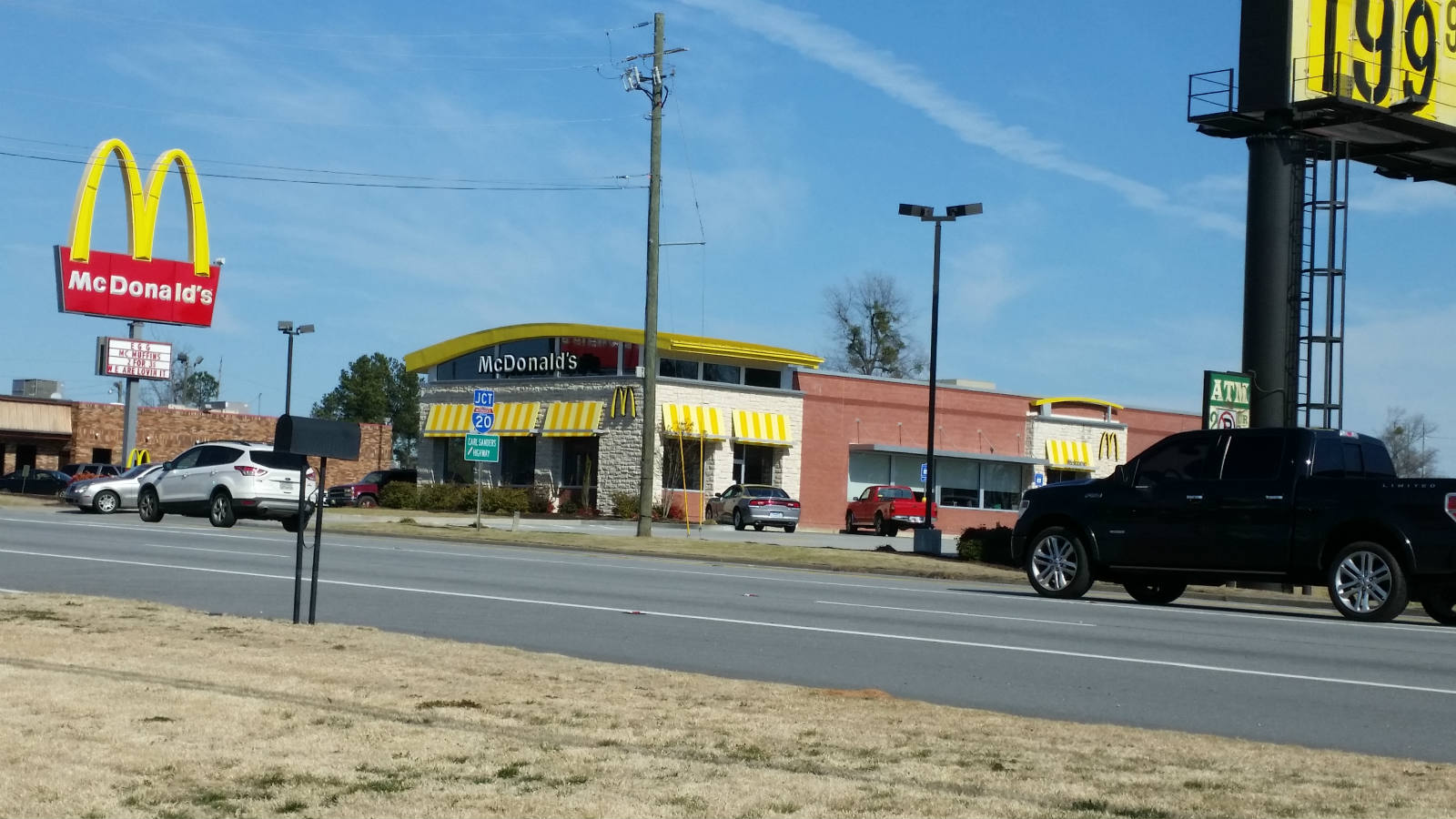 Solve McDonalds jigsaw puzzle online with 209 pieces