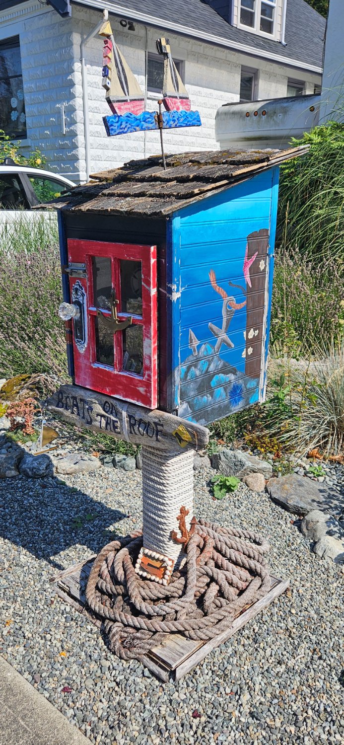 Solve A rustic Little Free Library jigsaw puzzle online with 128 pieces