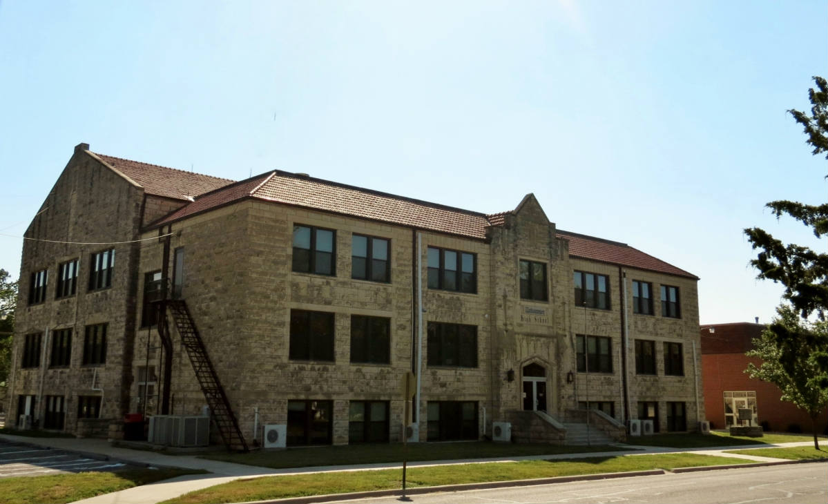 Solve Historic Wabaunsee High School In Alma, Kansas jigsaw puzzle