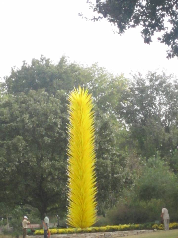 Solve Dale Chihuly blown glass 30 ft tall "Icicle Tower" jigsaw puzzle