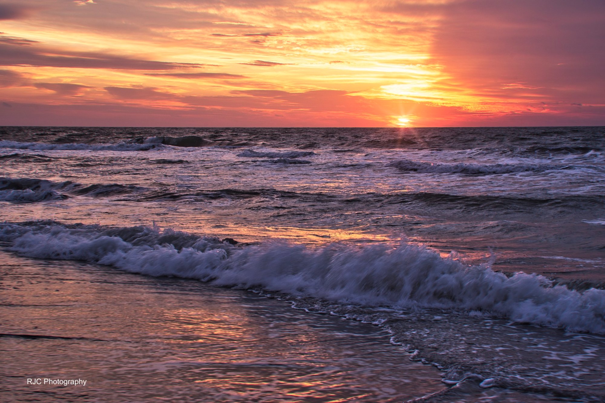 Solve Wine Dark Sea jigsaw puzzle online with 600 pieces