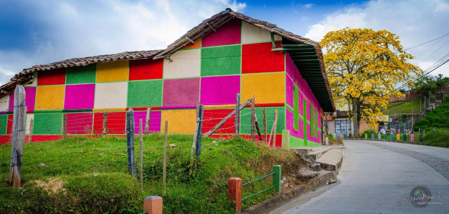 Solve House jigsaw puzzle online with 72 pieces