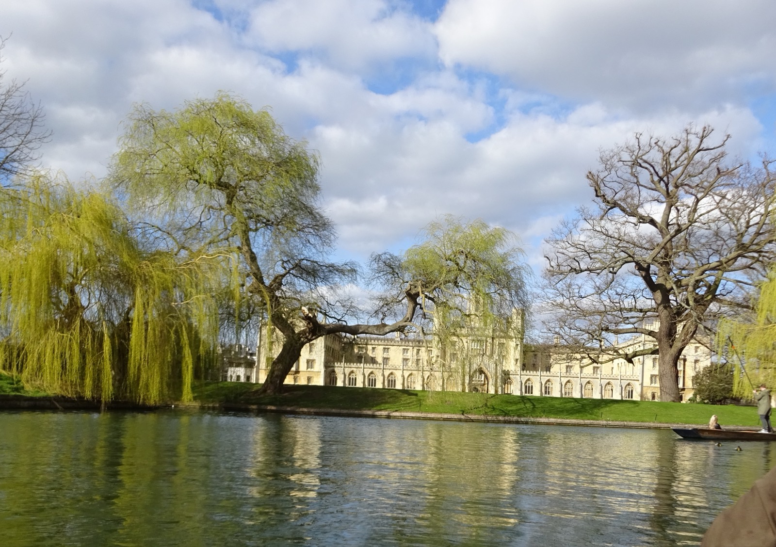 Solve Cambridge in April jigsaw puzzle online with 468 pieces