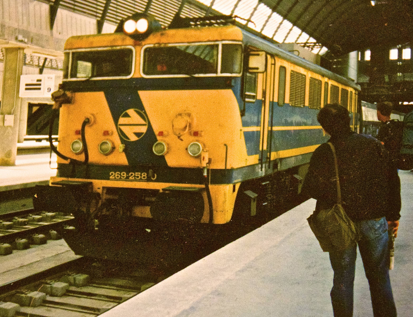 Solve Express jigsaw puzzle online with 520 pieces