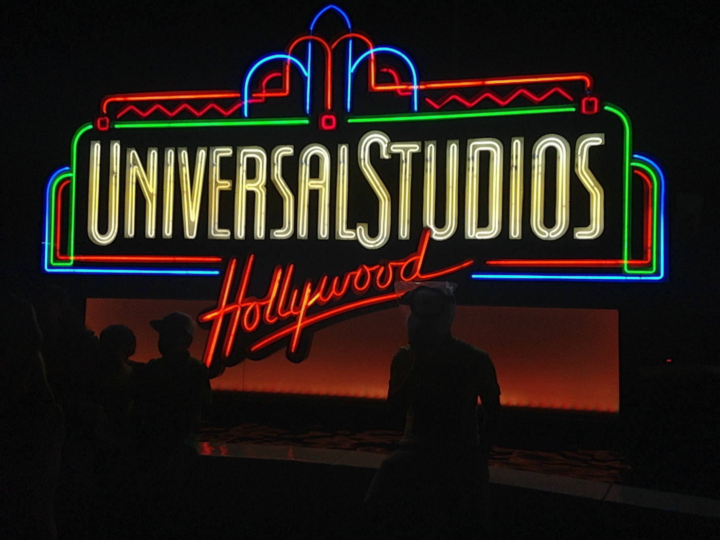 Solve Universal Studios Hollywood jigsaw puzzle online with 154 pieces