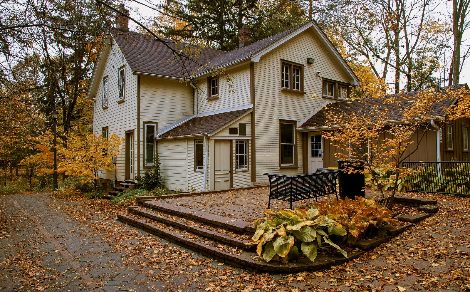 Solve Thornhill, Ontario, Canada jigsaw puzzle online with 77 pieces