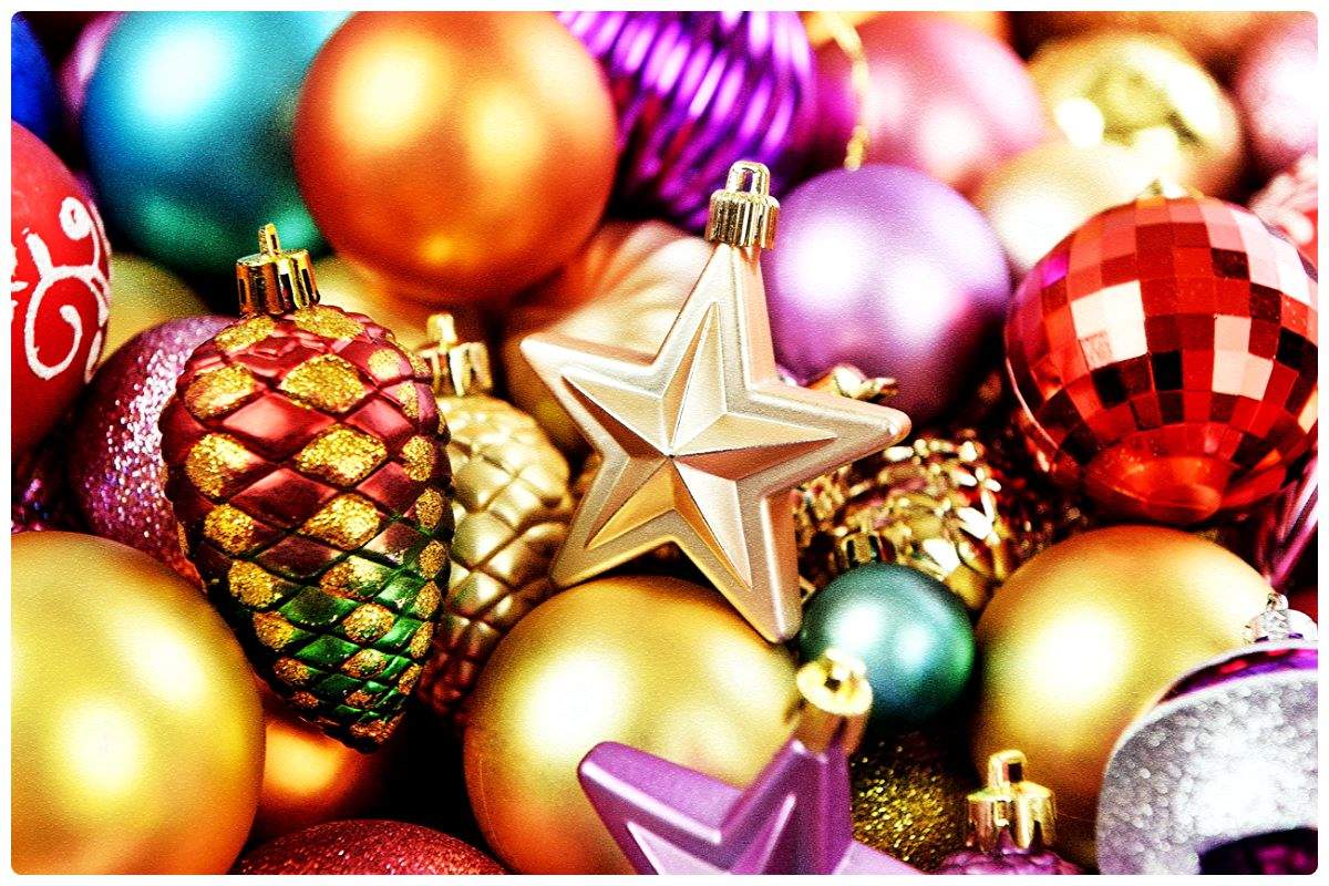 Solve Lots of Ornaments for the Christmas Tree jigsaw puzzle online
