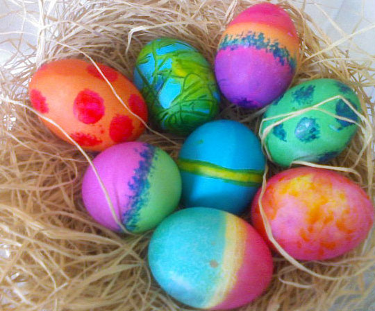 Solve Colorful Easter Eggs jigsaw puzzle online with 80 pieces