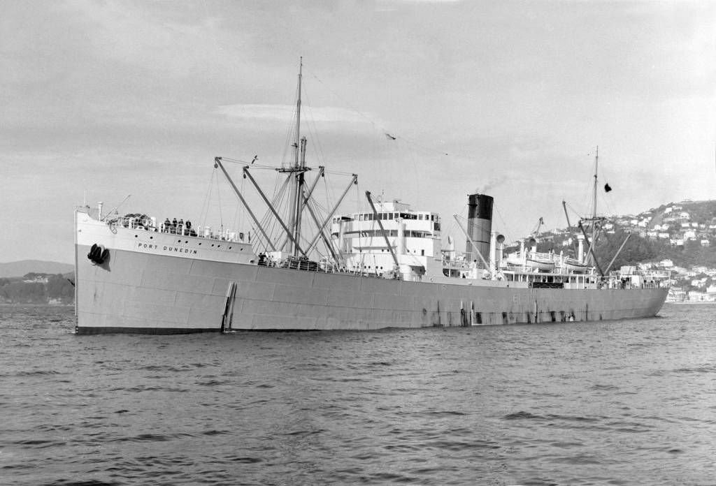 Solve PORT DUNEDIN (for Ed in NZ) jigsaw puzzle online with 12 pieces