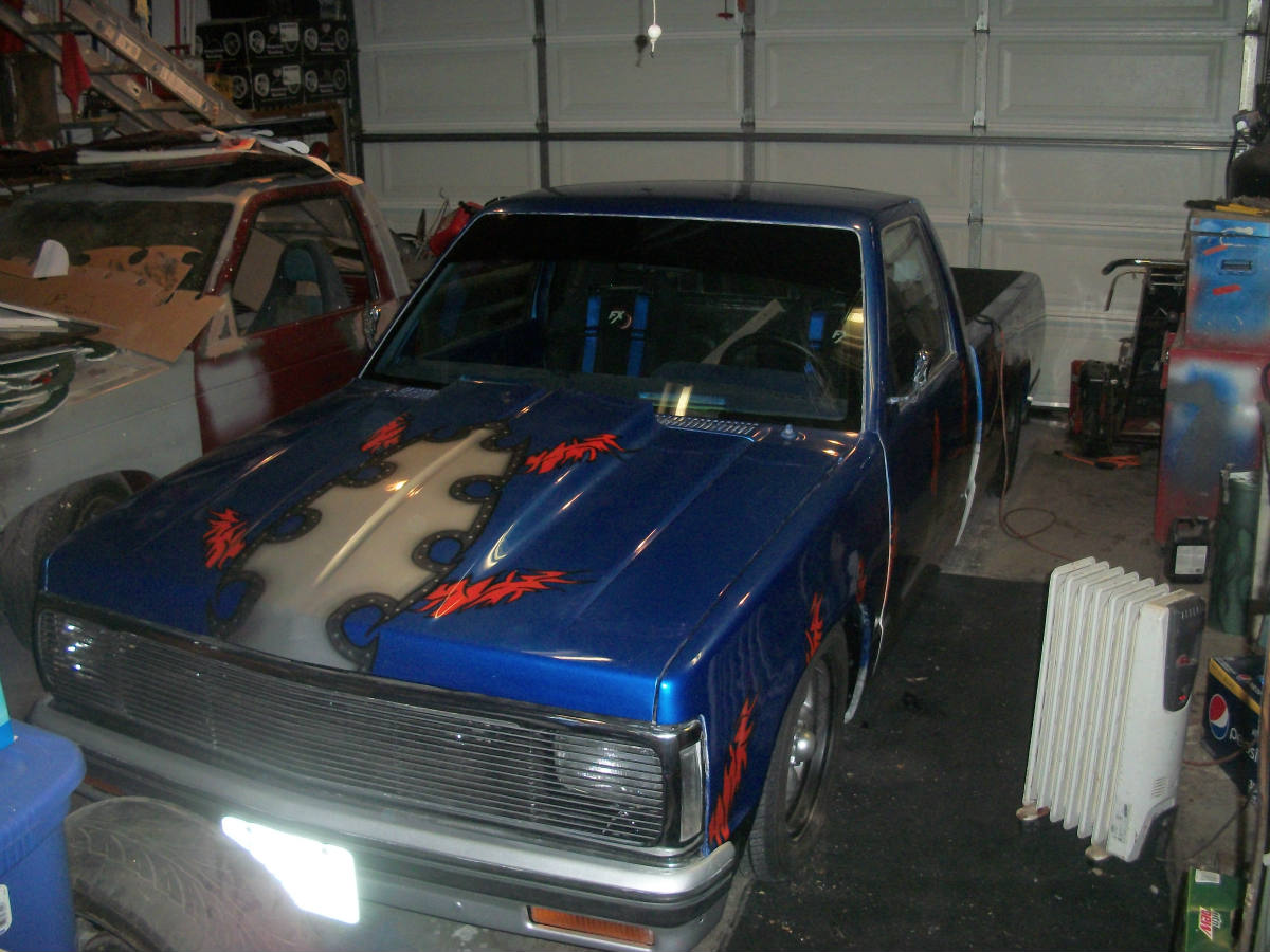 Solve 5312014 003 Chris's Airride Truck jigsaw puzzle online with 80