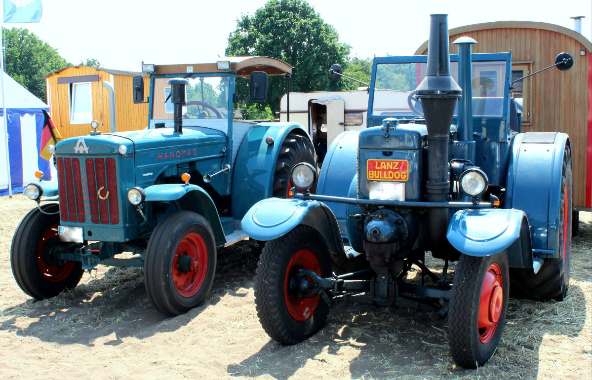 FOTO BELLE RAGAZZE nel trattore trattore trattore Lanz Bulldog Deutz Schlüter EUR 8,00 - IT