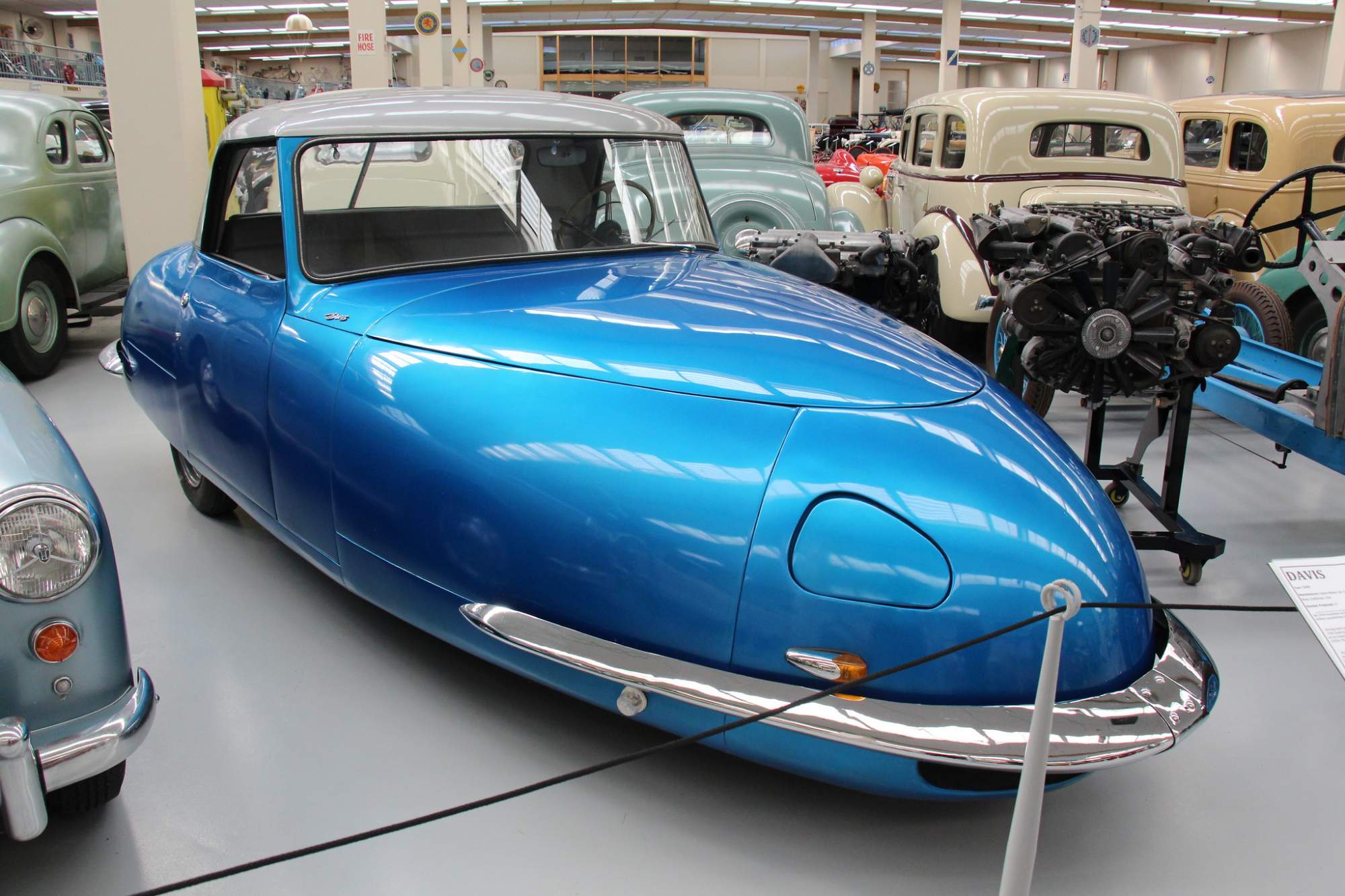 Solve Davis D2 "Divan" 1948 jigsaw puzzle online with 216 pieces