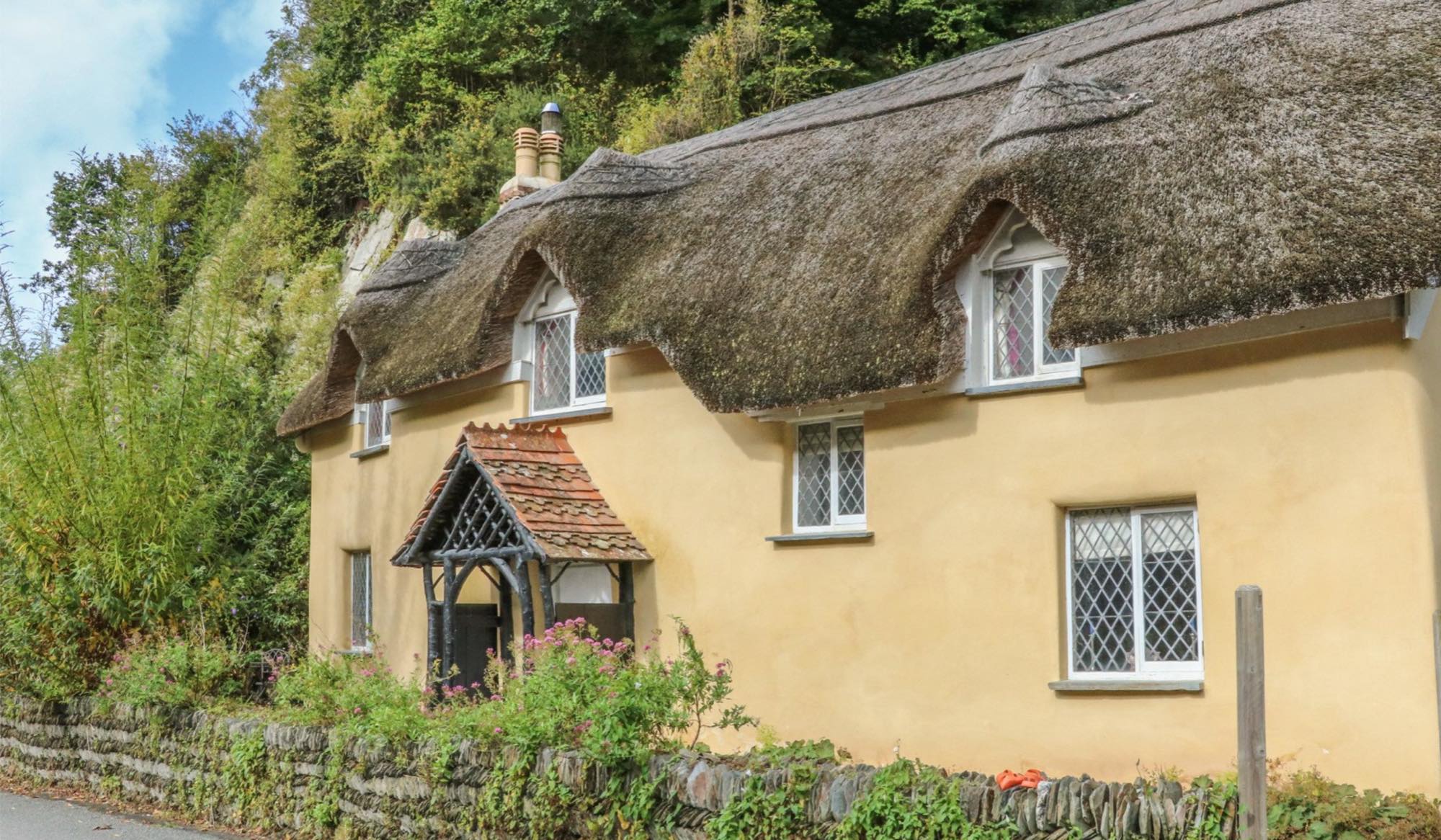 solve-the-old-maids-cottage-lee-devon-jigsaw-puzzle-online-with-375