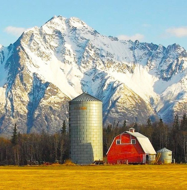 Solve Red Barn by the Mountains--Alaska, USA... jigsaw puzzle online ...