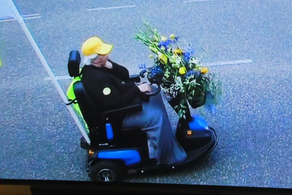 Solve Winterswijk Flower Parade 2022. /Wagons/figures made up with