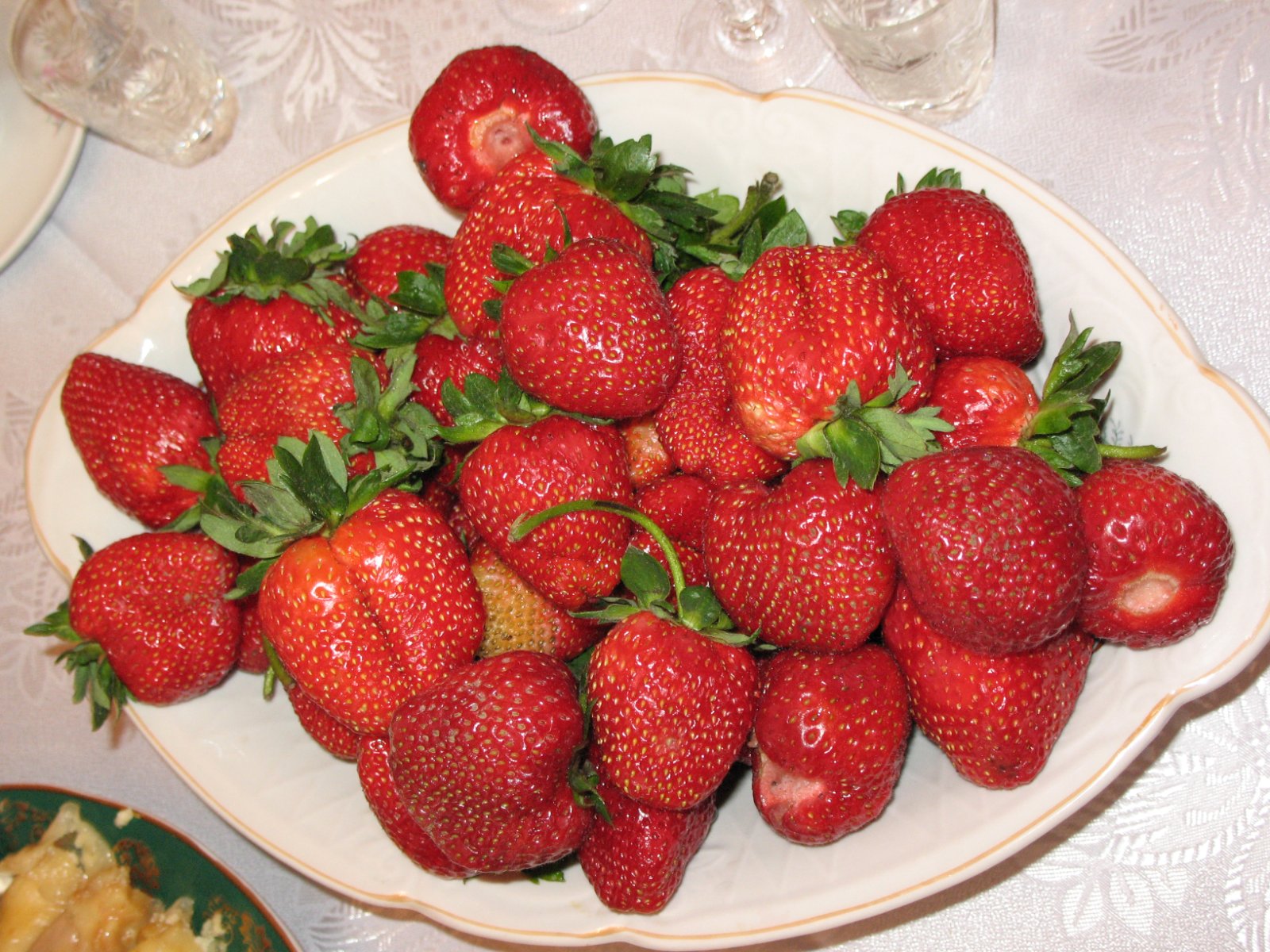 Solve Полуниці jigsaw puzzle online with 48 pieces
