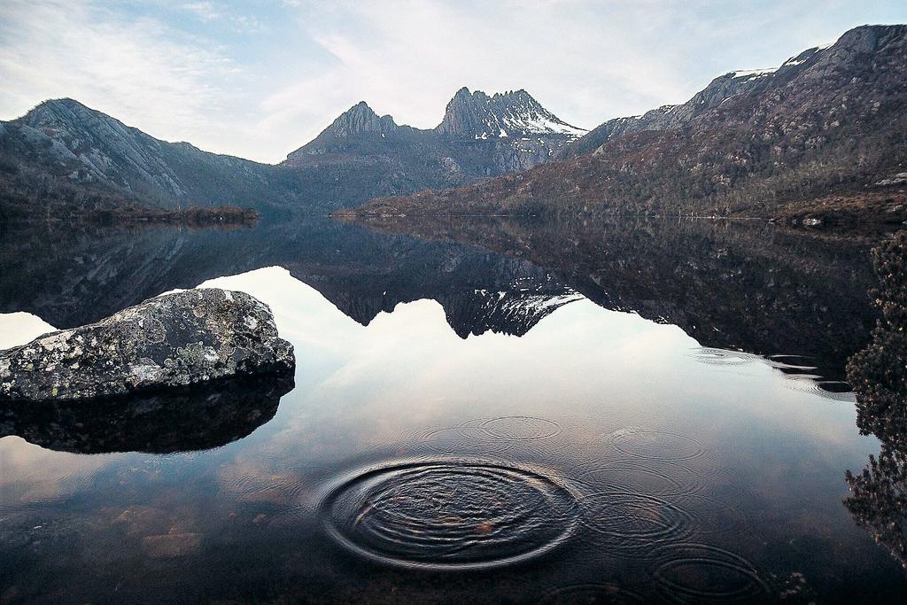 Solve Cradle Mountain, Tasmania jigsaw puzzle online with 54 pieces