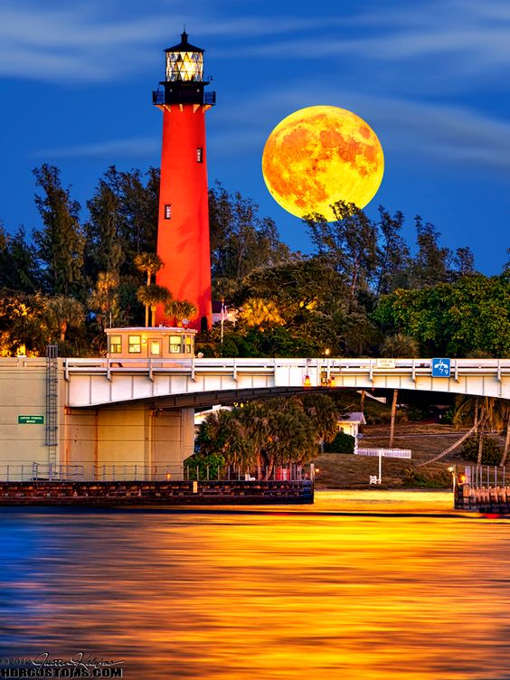 Solve Lighthouse at Moonrise, Jupiter, Florida, USA jigsaw puzzle